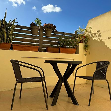 Private One Bedroom Apartment Close To Airport In Luqa Exterior foto