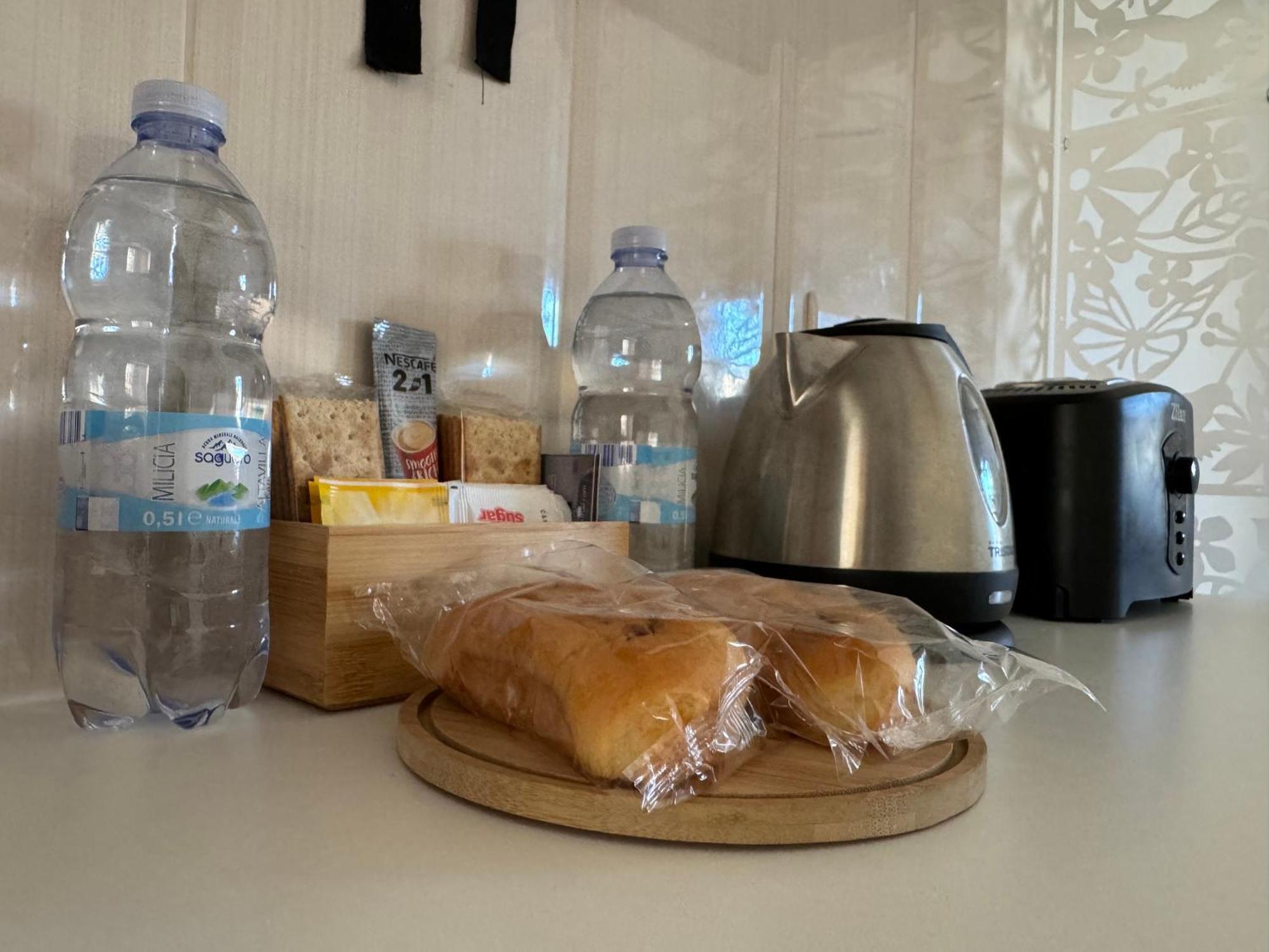 Private One Bedroom Apartment Close To Airport In Luqa Exterior foto
