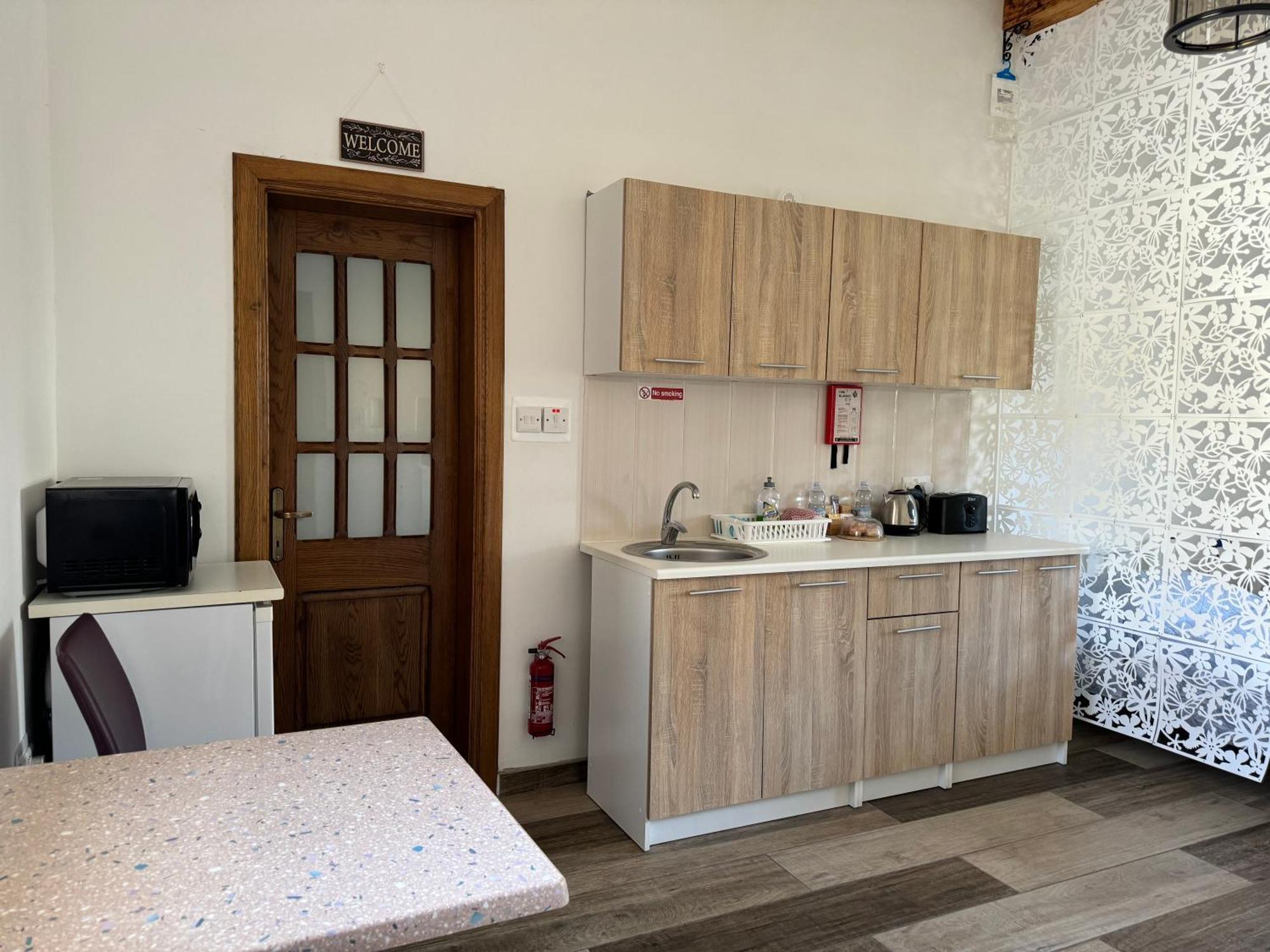 Private One Bedroom Apartment Close To Airport In Luqa Exterior foto